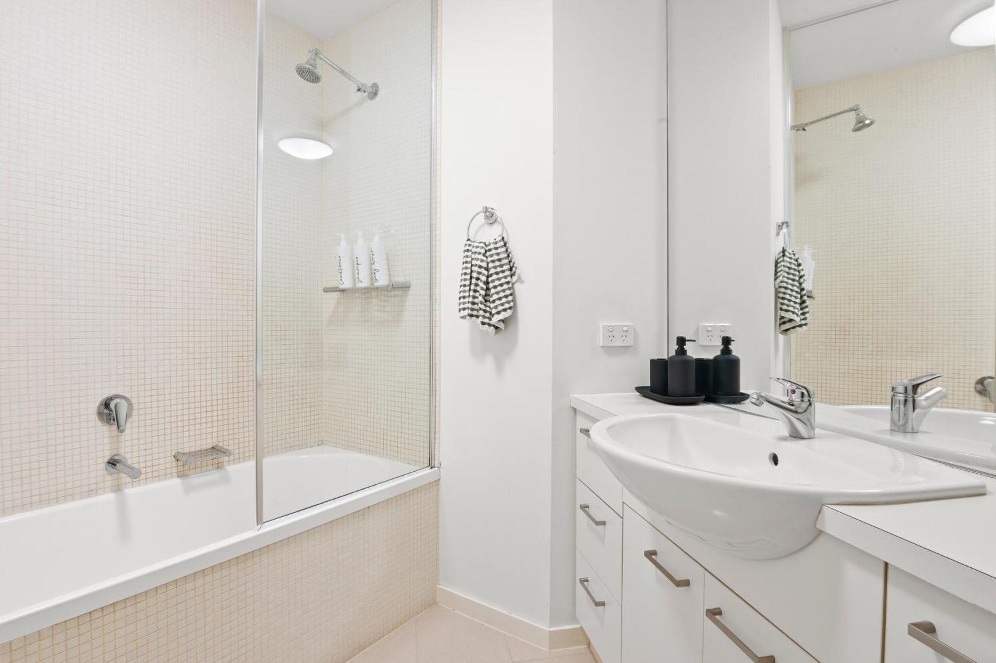 Sea View, Gym & Pool, 2 Bedrooms 2 Bathrooms Melbourne Exterior photo